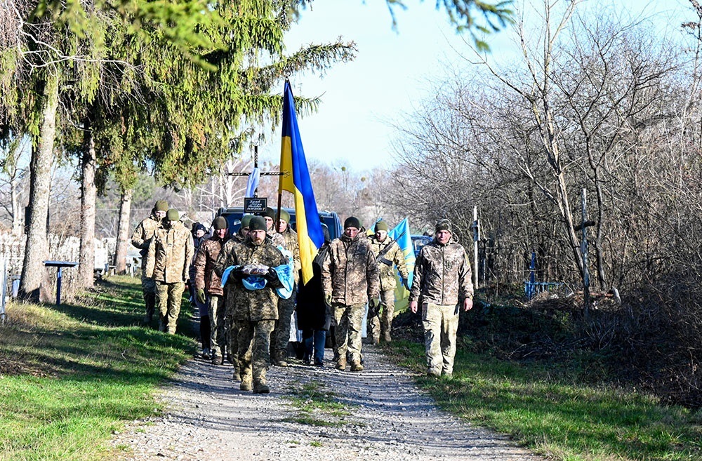 У Ставах провели в останню дорогу воїна Максима Коржова - 5