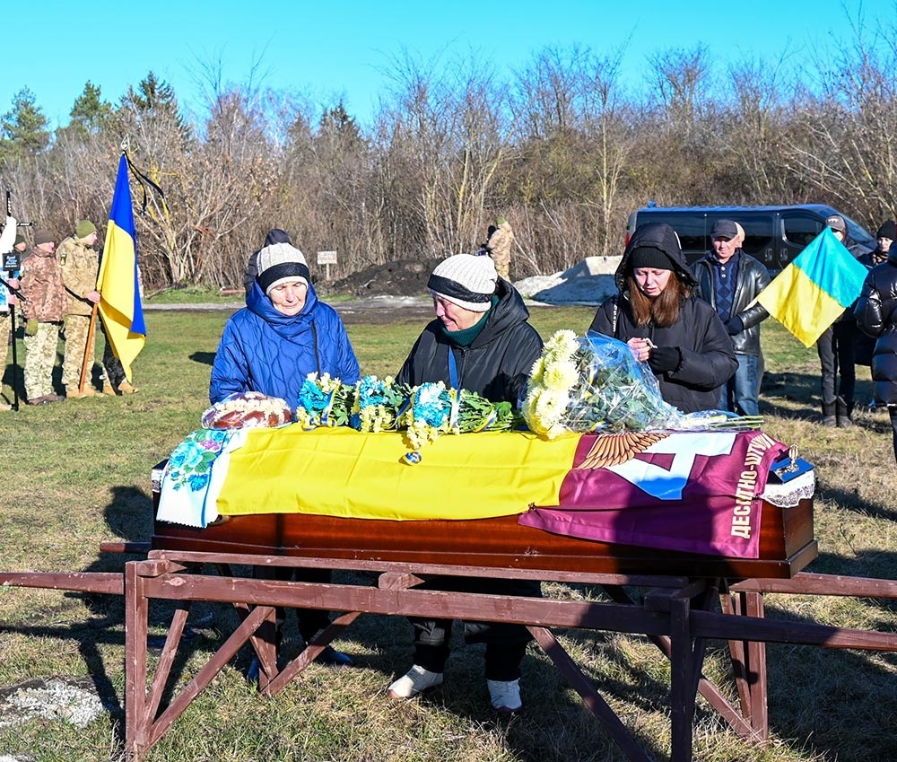 У Ставах провели в останню дорогу воїна Максима Коржова - 8