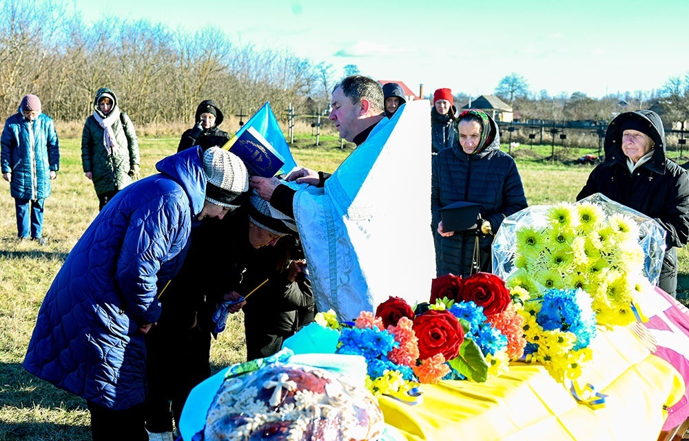 У Ставах провели в останню дорогу воїна Максима Коржова - 12