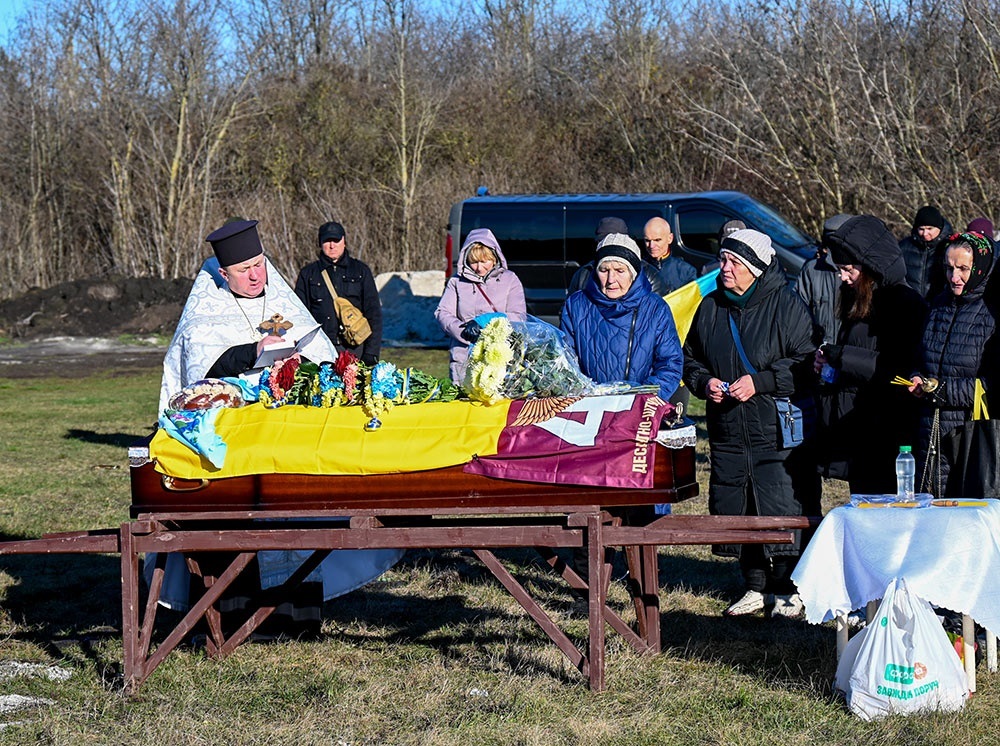 У Ставах провели в останню дорогу воїна Максима Коржова - 13