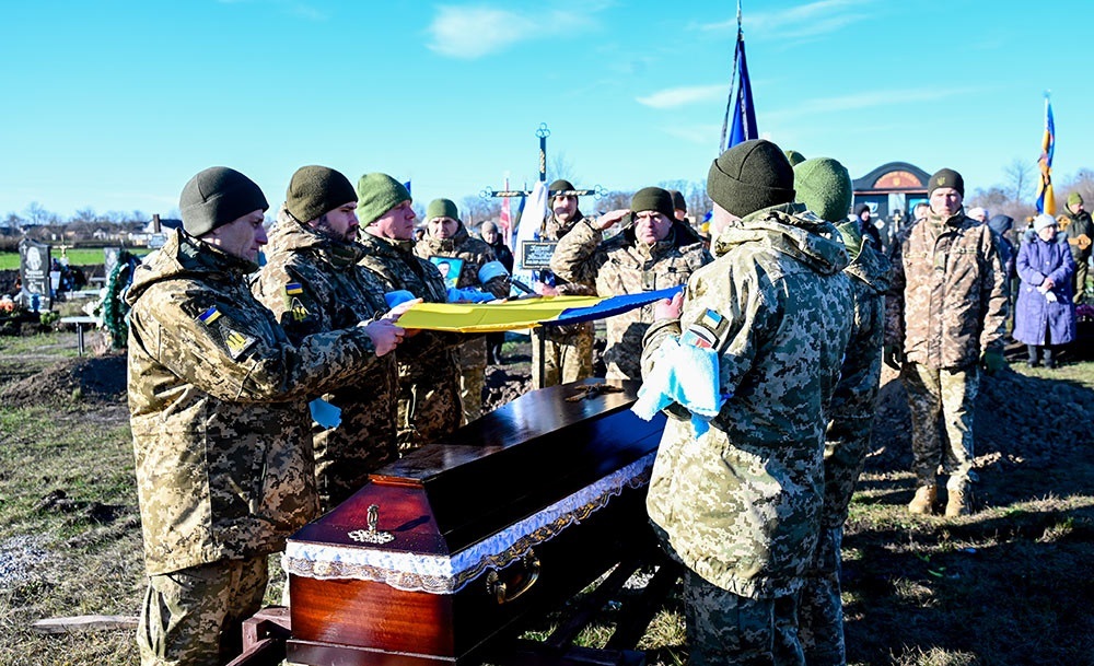 У Ставах провели в останню дорогу воїна Максима Коржова - 14