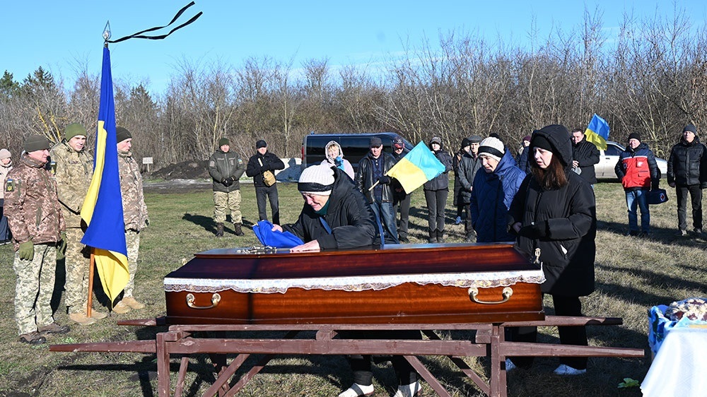 У Ставах провели в останню дорогу воїна Максима Коржова - 16