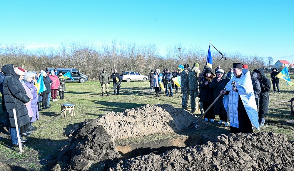 У Ставах провели в останню дорогу воїна Максима Коржова - 17