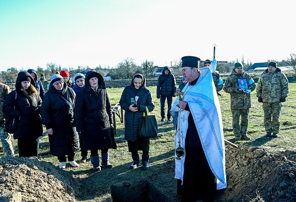 У Ставах провели в останню дорогу воїна Максима Коржова - 18