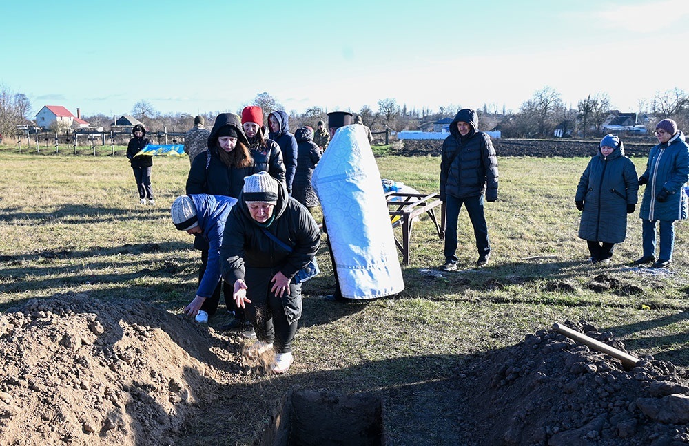 У Ставах провели в останню дорогу воїна Максима Коржова - 19