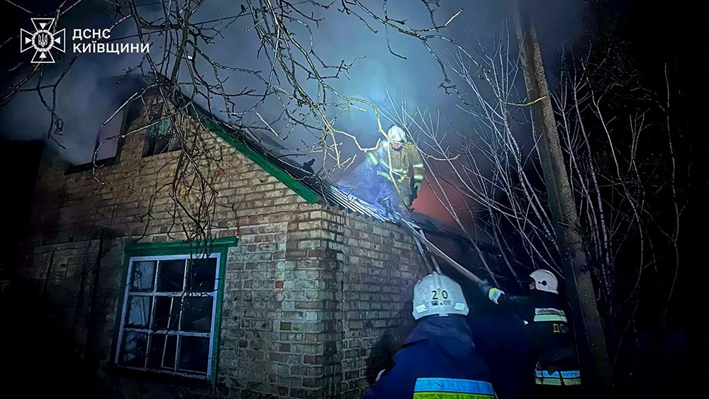 Пожежа в селі Гребені на Ржищівщині - горить господарча будівля