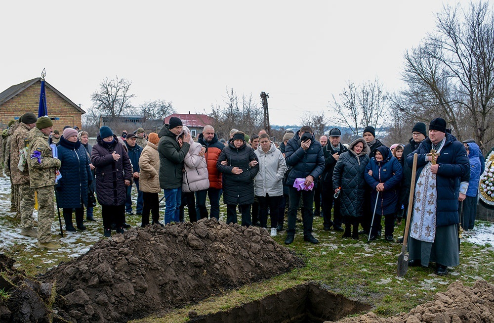 У Кагарлику провели в останню путь воїна Андрія Рибака - 18
