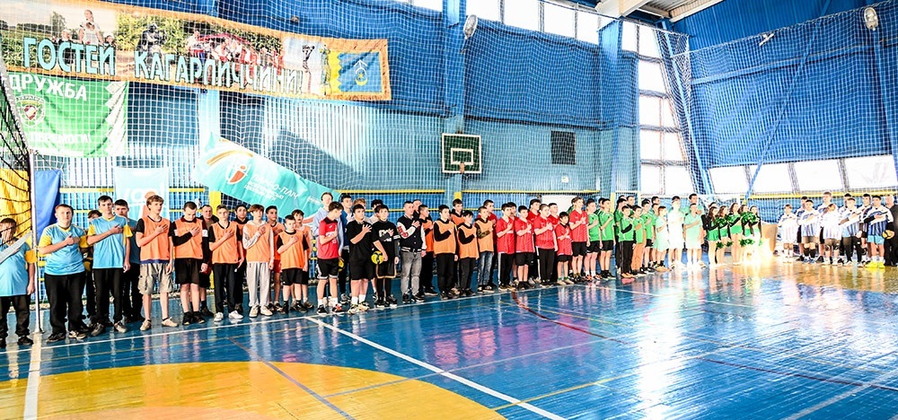 Перед початком змагань в Кагарлику. Звучить Гімн України