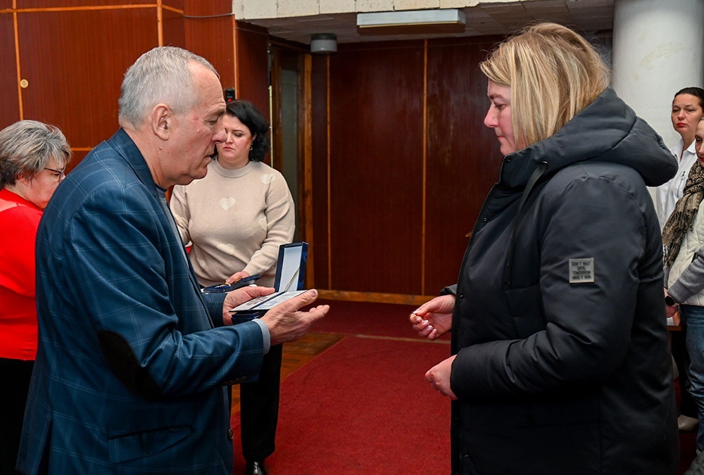 Вручення посмертних державних нагород та відзнак рідним загиблих воїнів у Кагарлику - 1