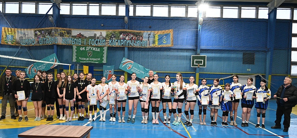 «Пліч-о-пліч» у Кагарлику: команди учениць середніх класів громади змагалися із волейболу