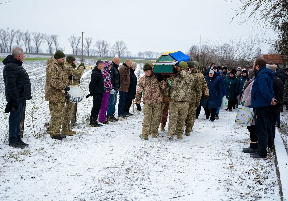 У Переселенні провели в останню путь воїна Олександра Лісового - 9