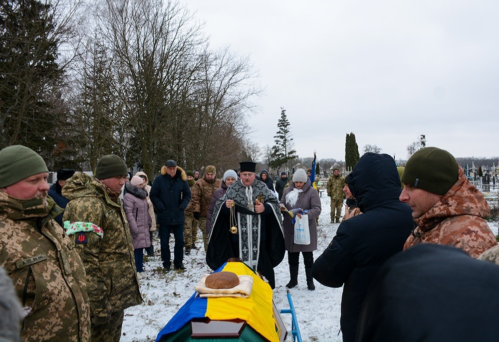 У Переселенні провели в останню путь воїна Олександра Лісового - 16