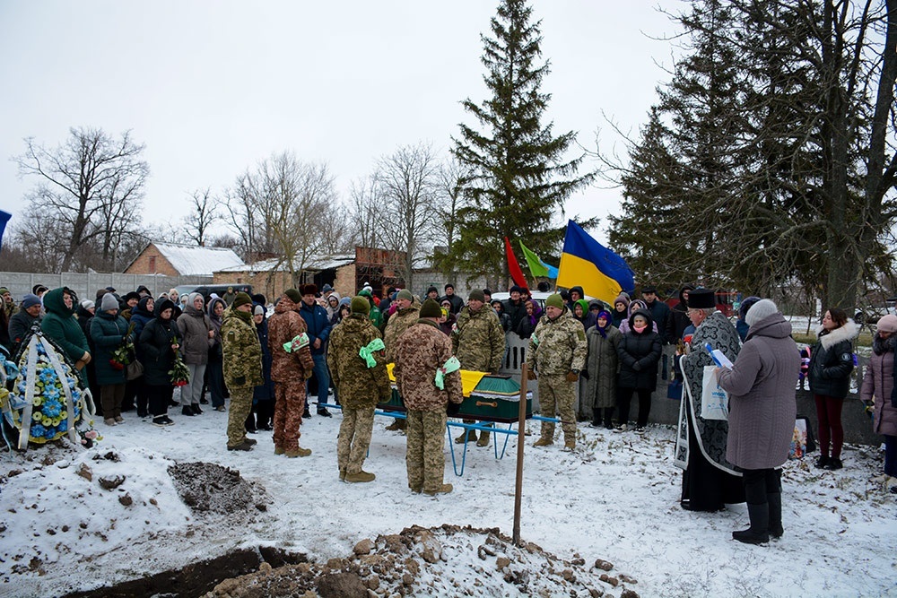 У Переселенні провели в останню путь воїна Олександра Лісового - 18