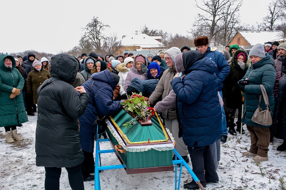 У Переселенні провели в останню путь воїна Олександра Лісового - 23