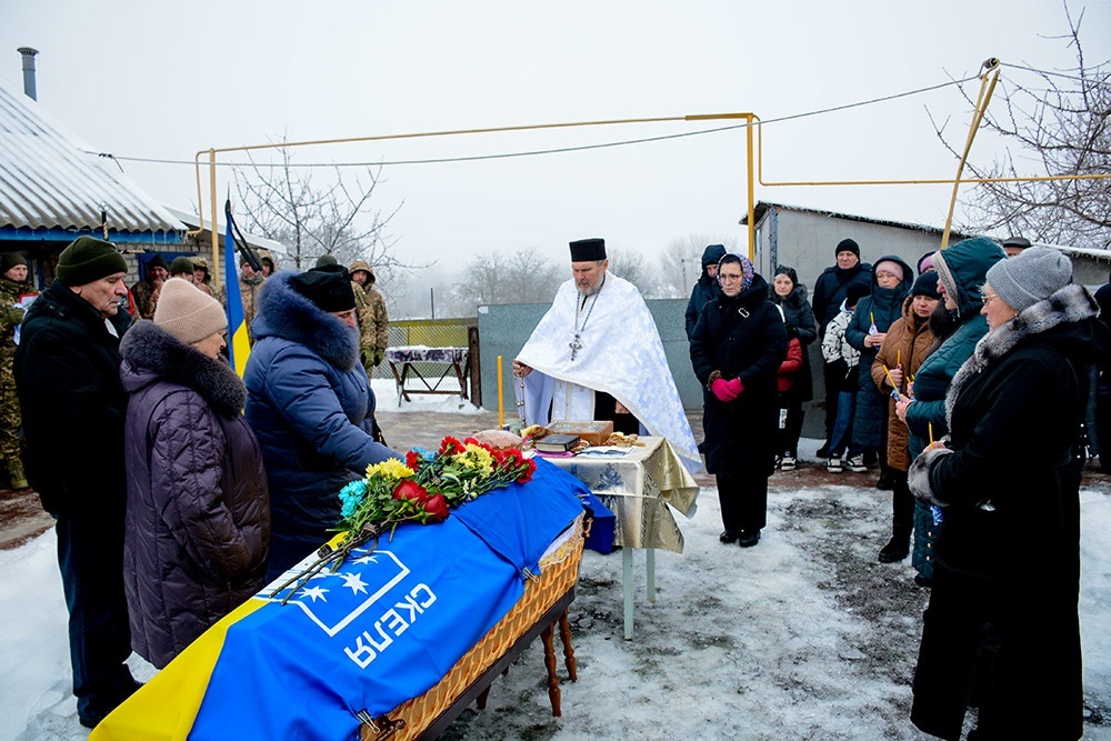 У Слободі провели в останню путь воїна Віталія Карлюка - 5