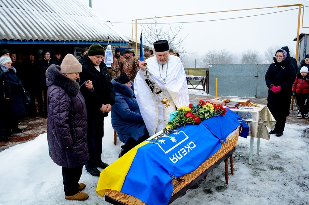 У Слободі провели в останню путь воїна Віталія Карлюка - 6