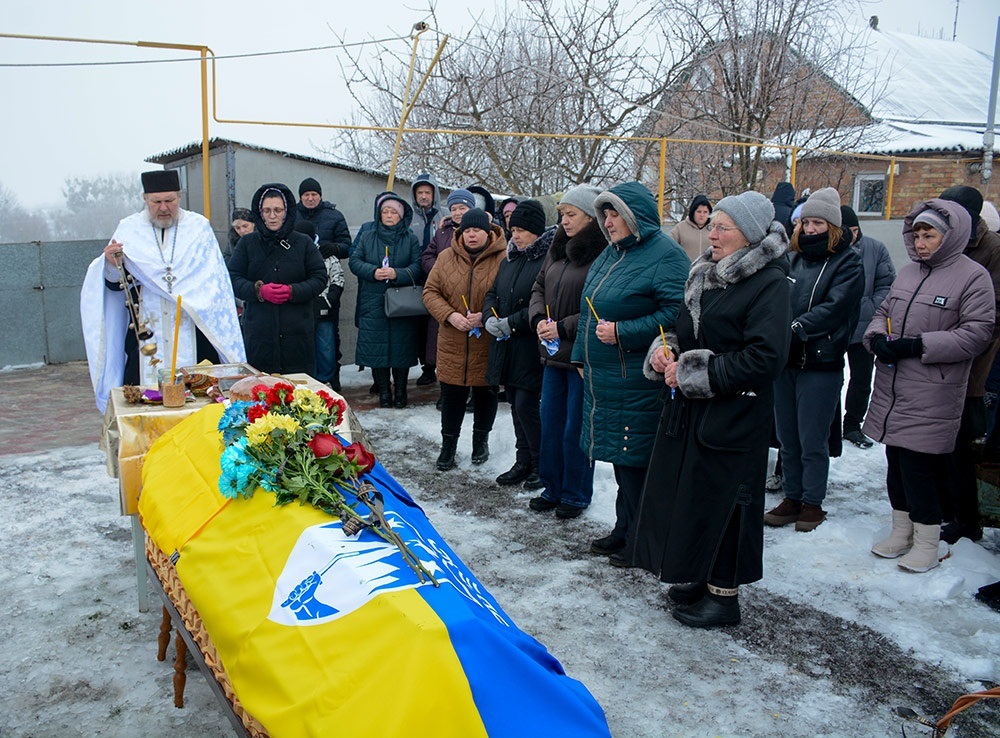 У Слободі провели в останню путь воїна Віталія Карлюка - 7