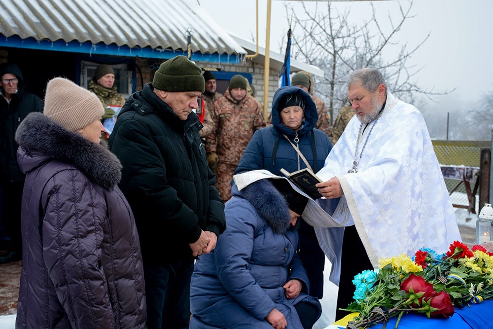 У Слободі провели в останню путь воїна Віталія Карлюка - 9
