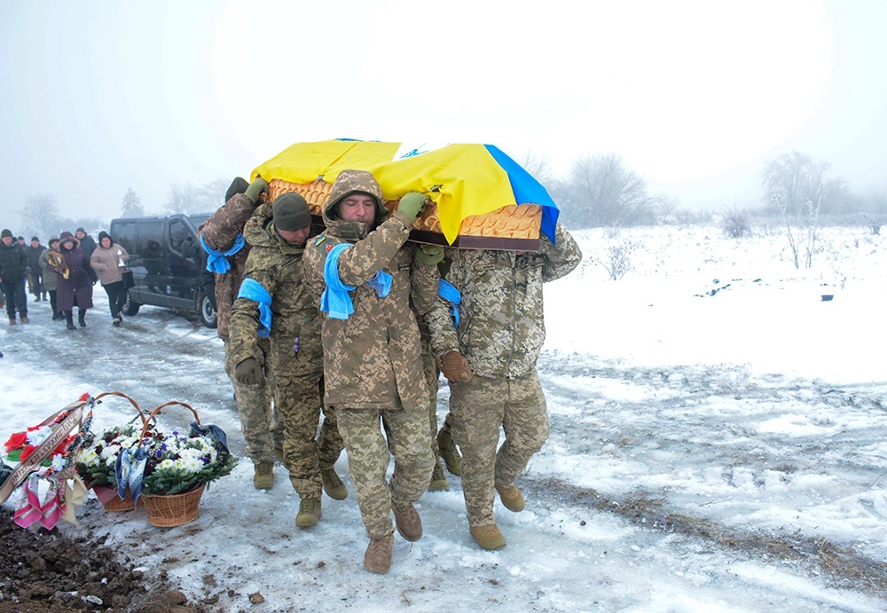 У Слободі провели в останню путь воїна Віталія Карлюка - 13