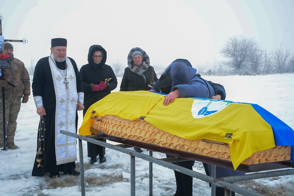 У Слободі провели в останню путь воїна Віталія Карлюка - 14