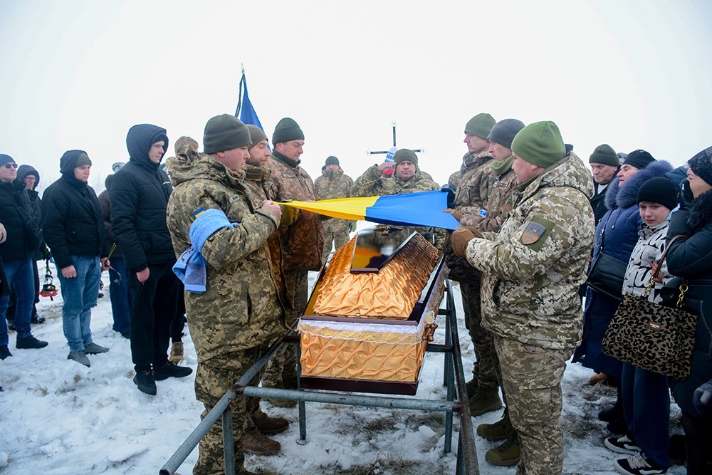 У Слободі провели в останню путь воїна Віталія Карлюка - 20