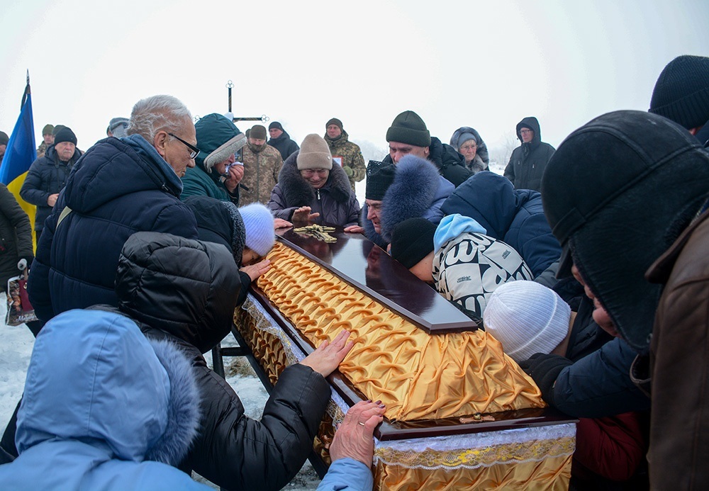 У Слободі провели в останню путь воїна Віталія Карлюка - 24