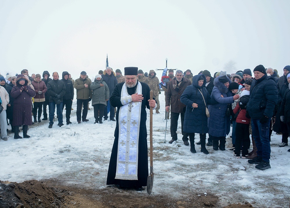 У Слободі провели в останню путь воїна Віталія Карлюка - 27