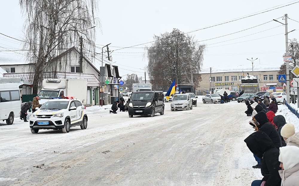 Пішов у вічність як справжній Лицар Світла - у Мирівці попрощалися із воїном Олександром Пендюром
