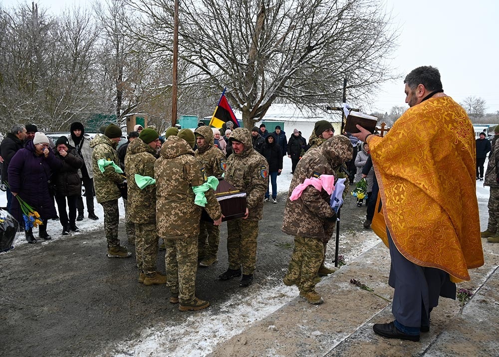 Пішов у вічність як справжній Лицар Світла - у Мирівці попрощалися із воїном Олександром Пендюром