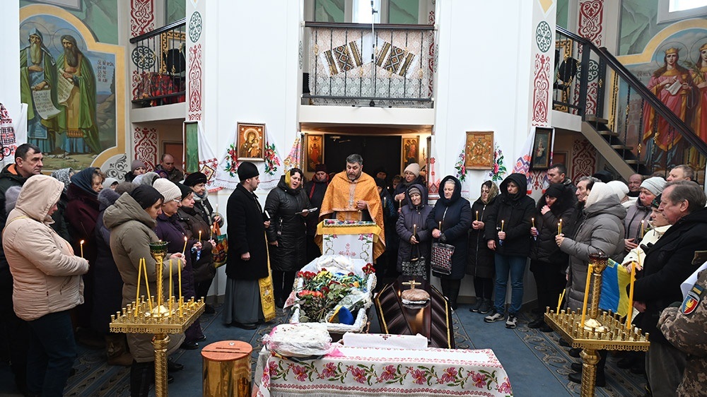 Пішов у вічність як справжній Лицар Світла - у Мирівці попрощалися із воїном Олександром Пендюром