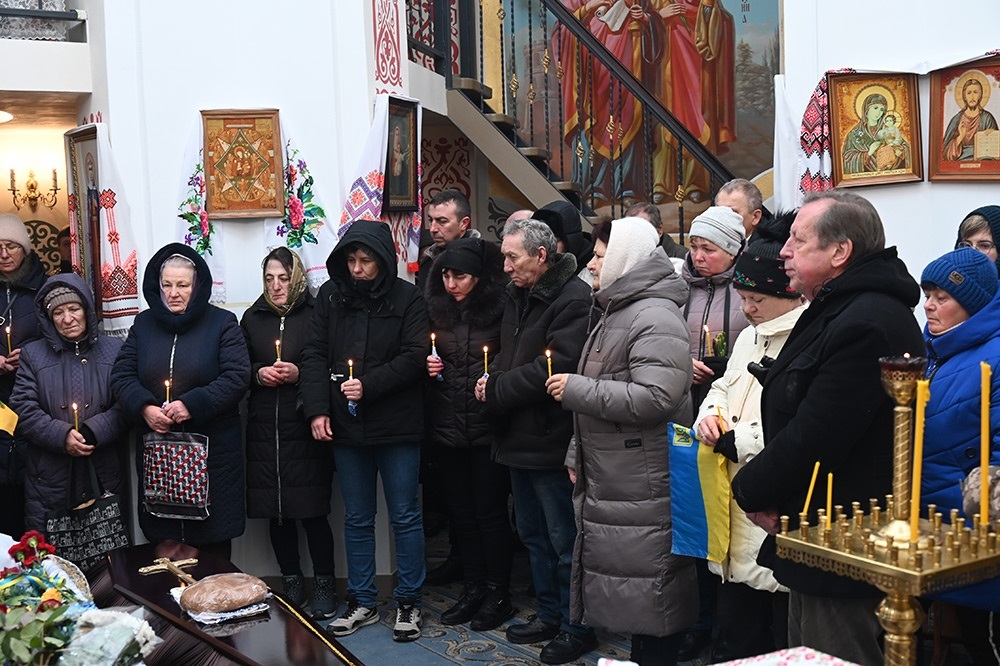 Пішов у вічність як справжній Лицар Світла - у Мирівці попрощалися із воїном Олександром Пендюром