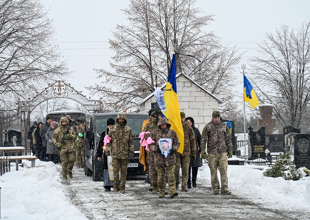 Пішов у вічність як справжній Лицар Світла - у Мирівці попрощалися із воїном Олександром Пендюром