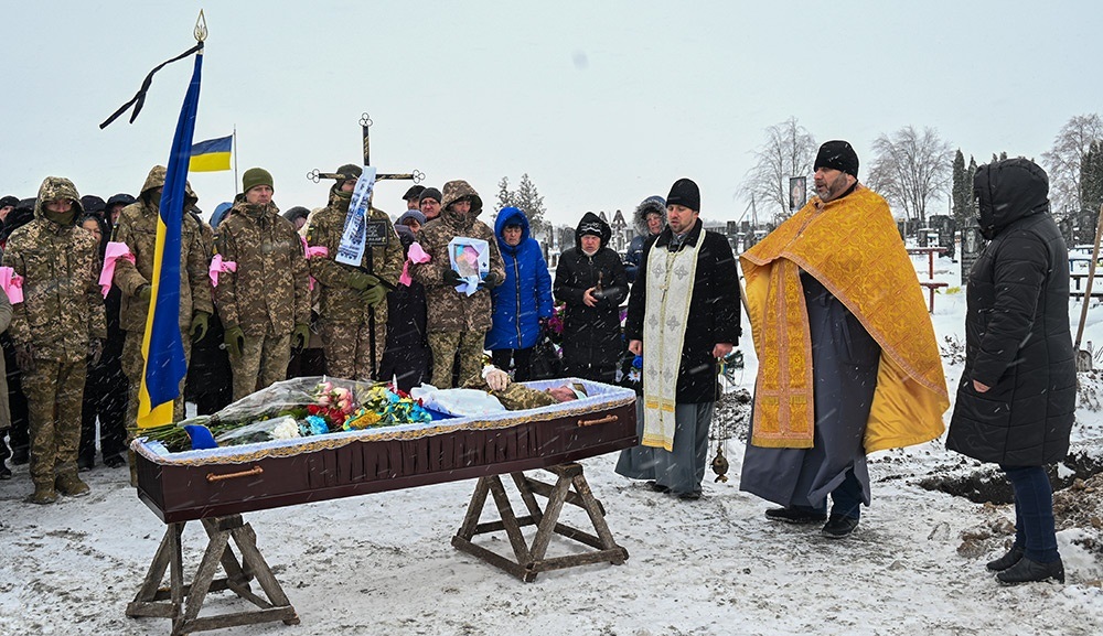 Пішов у вічність як справжній Лицар Світла - у Мирівці попрощалися із воїном Олександром Пендюром