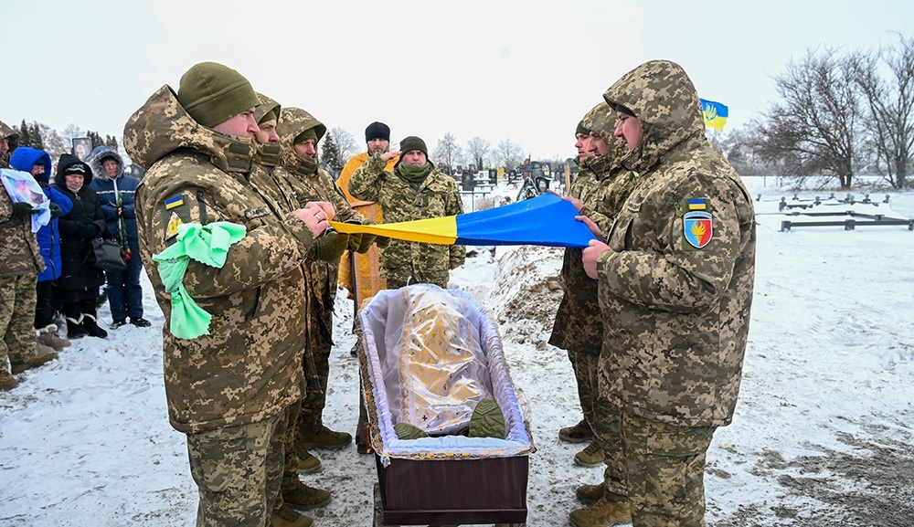 Пішов у вічність як справжній Лицар Світла - у Мирівці попрощалися із воїном Олександром Пендюром