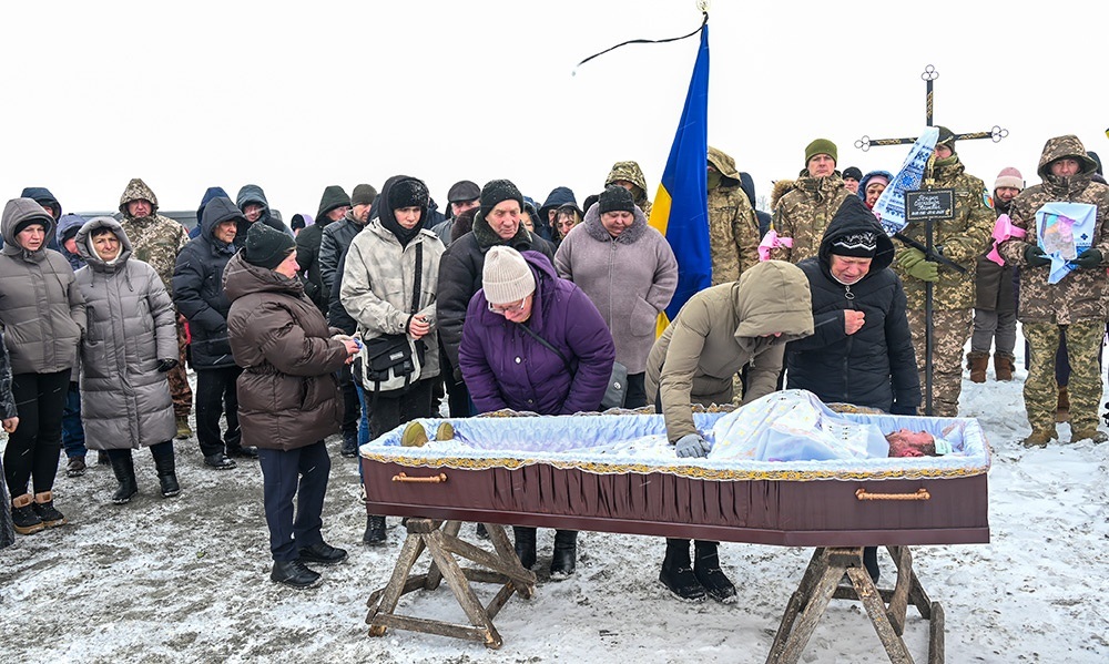 Пішов у вічність як справжній Лицар Світла - у Мирівці попрощалися із воїном Олександром Пендюром