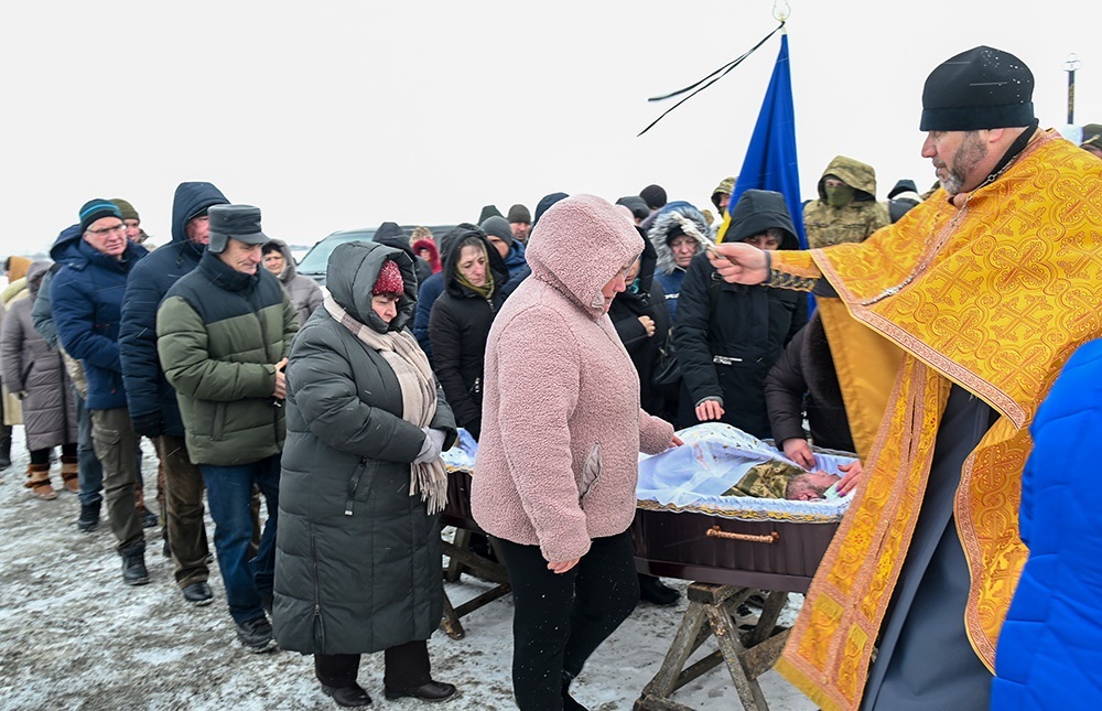 Пішов у вічність як справжній Лицар Світла - у Мирівці попрощалися із воїном Олександром Пендюром