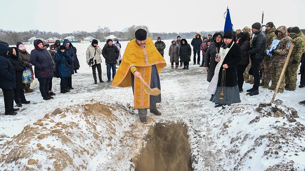 Пішов у вічність як справжній Лицар Світла - у Мирівці попрощалися із воїном Олександром Пендюром