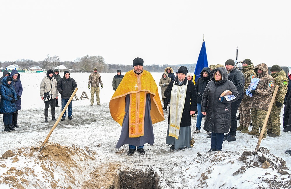 Пішов у вічність як справжній Лицар Світла - у Мирівці попрощалися із воїном Олександром Пендюром