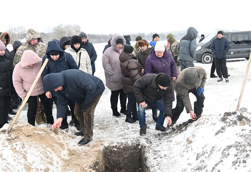 Пішов у вічність як справжній Лицар Світла - у Мирівці попрощалися із воїном Олександром Пендюром
