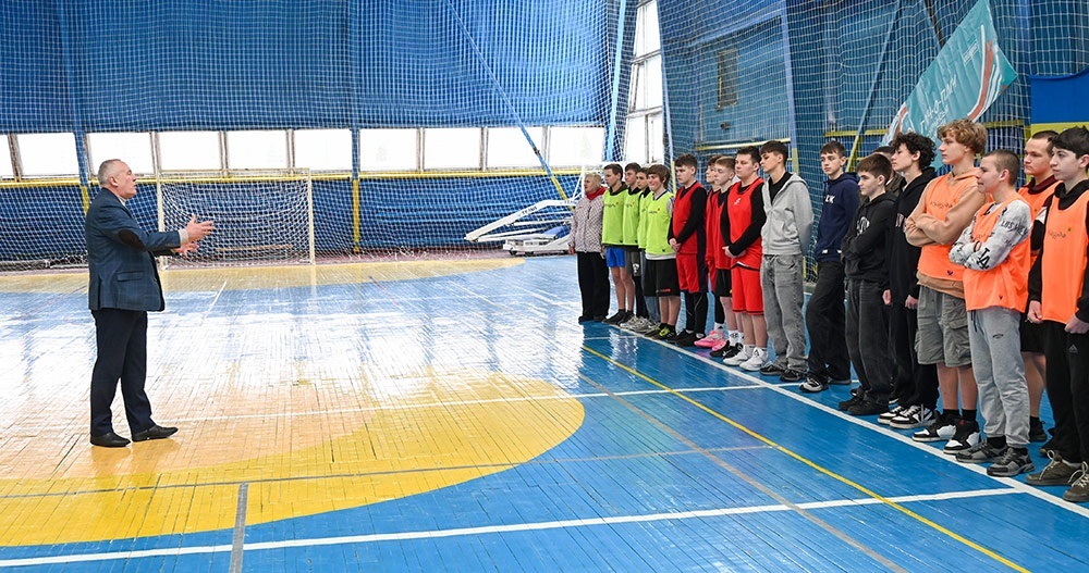 Учасників змагань із баскетболу вітає Кагарлицький міський голова Олександр Панюта 2026