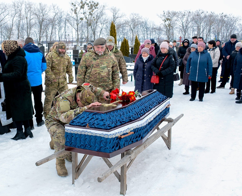Був вірний присязі до останнього подиху - у Буртах провели в останню путь Олександра Бузніцького