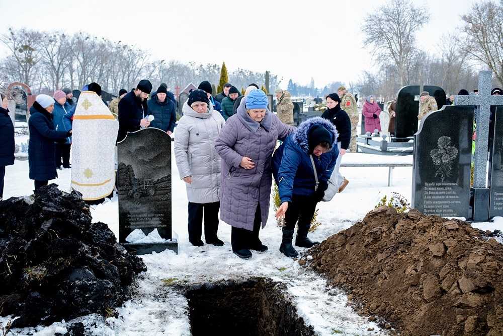 Був вірний присязі до останнього подиху - у Буртах провели в останню путь Олександра Бузніцького