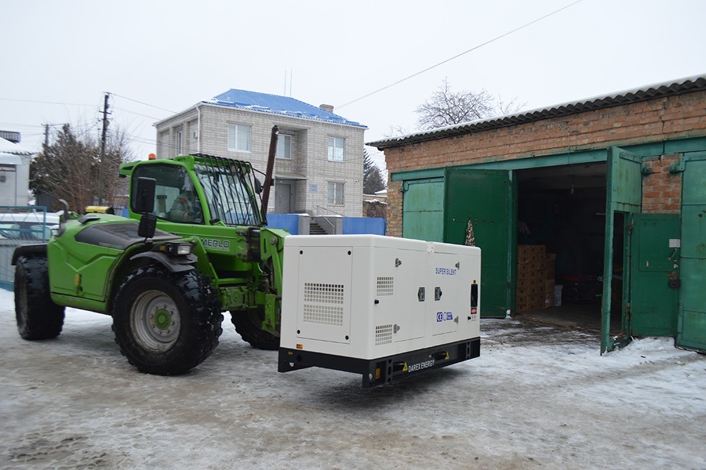 Вивантаження генератора від Тайваню в Кагарлику