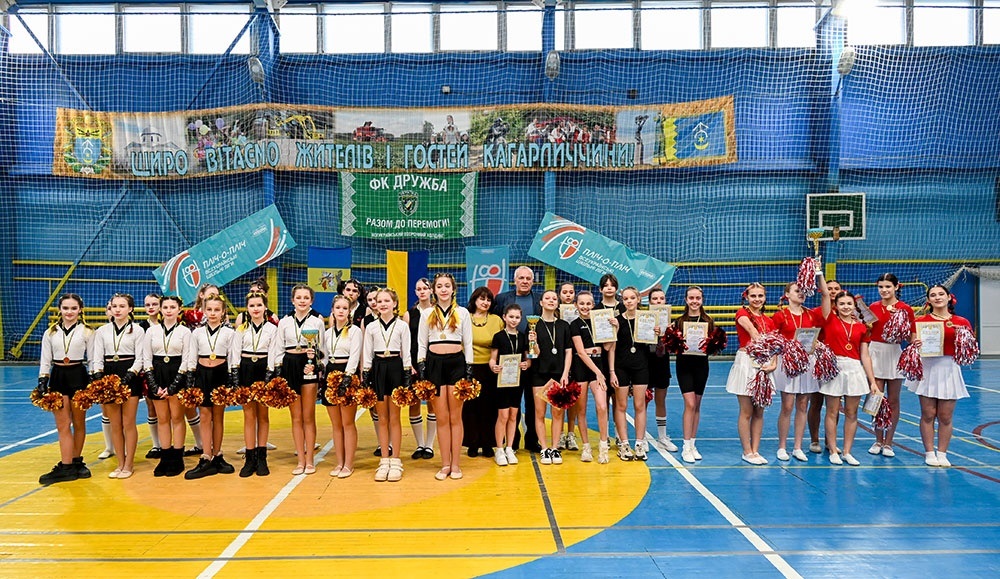 Команди із чирлідингу шкіл громади