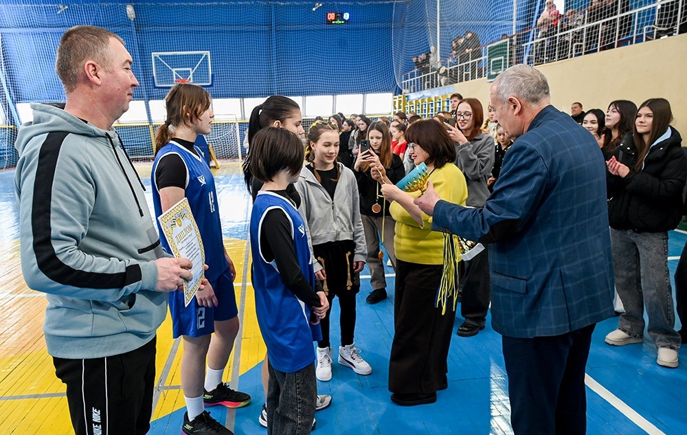 Нагородження переможців змагань із баскетболу в Кагарлику серед ліцеїв громади