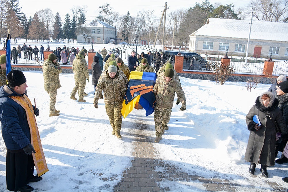 У Шубівці провели в останню путь воїна Віталія Юхименка - 10