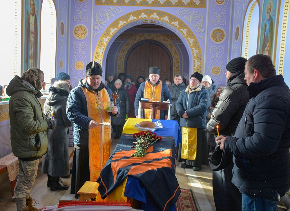 У Шубівці провели в останню путь воїна Віталія Юхименка - 13