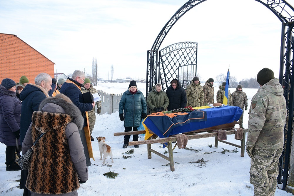 У Шубівці провели в останню путь воїна Віталія Юхименка - 15