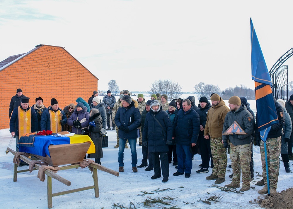 У Шубівці провели в останню путь воїна Віталія Юхименка - 17