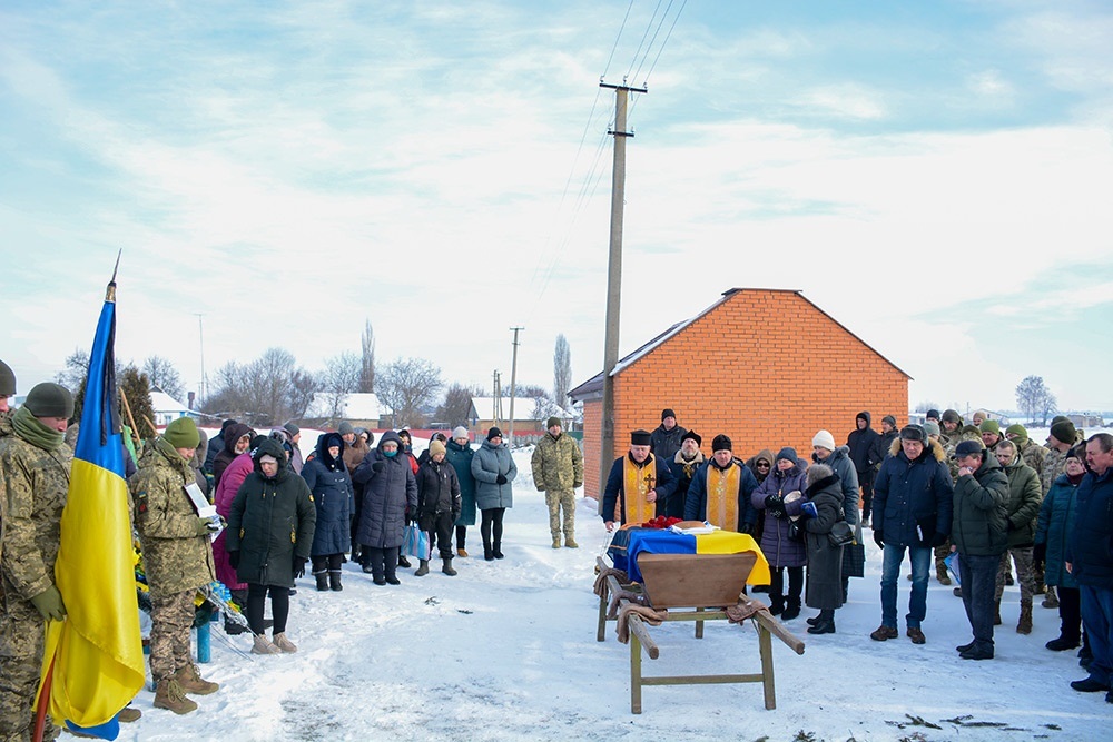 У Шубівці провели в останню путь воїна Віталія Юхименка - 18